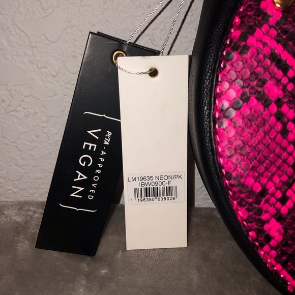 NWT Isabelle Round Fuchsia Snakeskin Purse - Picture 7 of 10